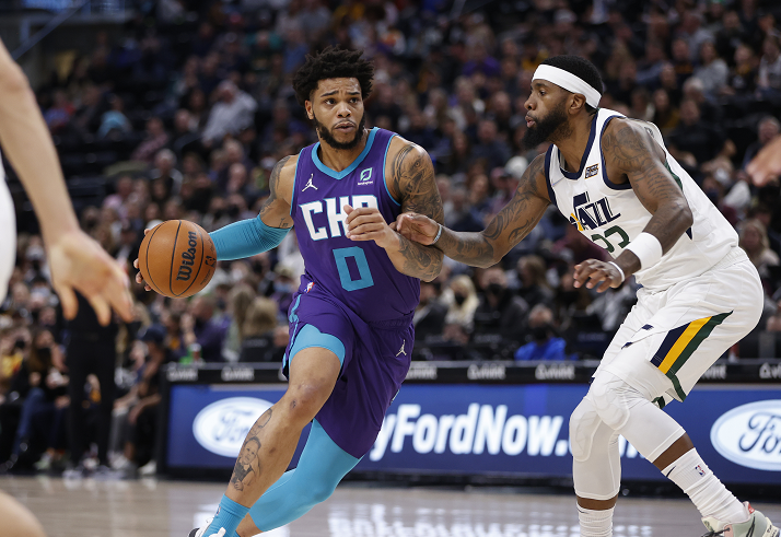 国王逆转黄蜂，汉密尔顿统治全场