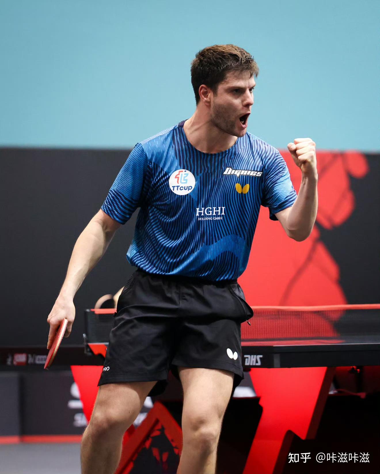 澳大利亚网球队逆转欧洲网球队，费德勒完成帽子戏法