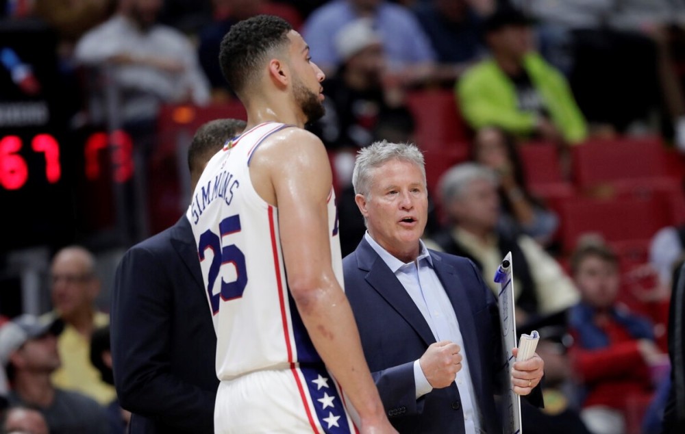 76人鏖战澳大利亚男篮，瓦兰丘纳斯三分雨点燃全场的简单介绍