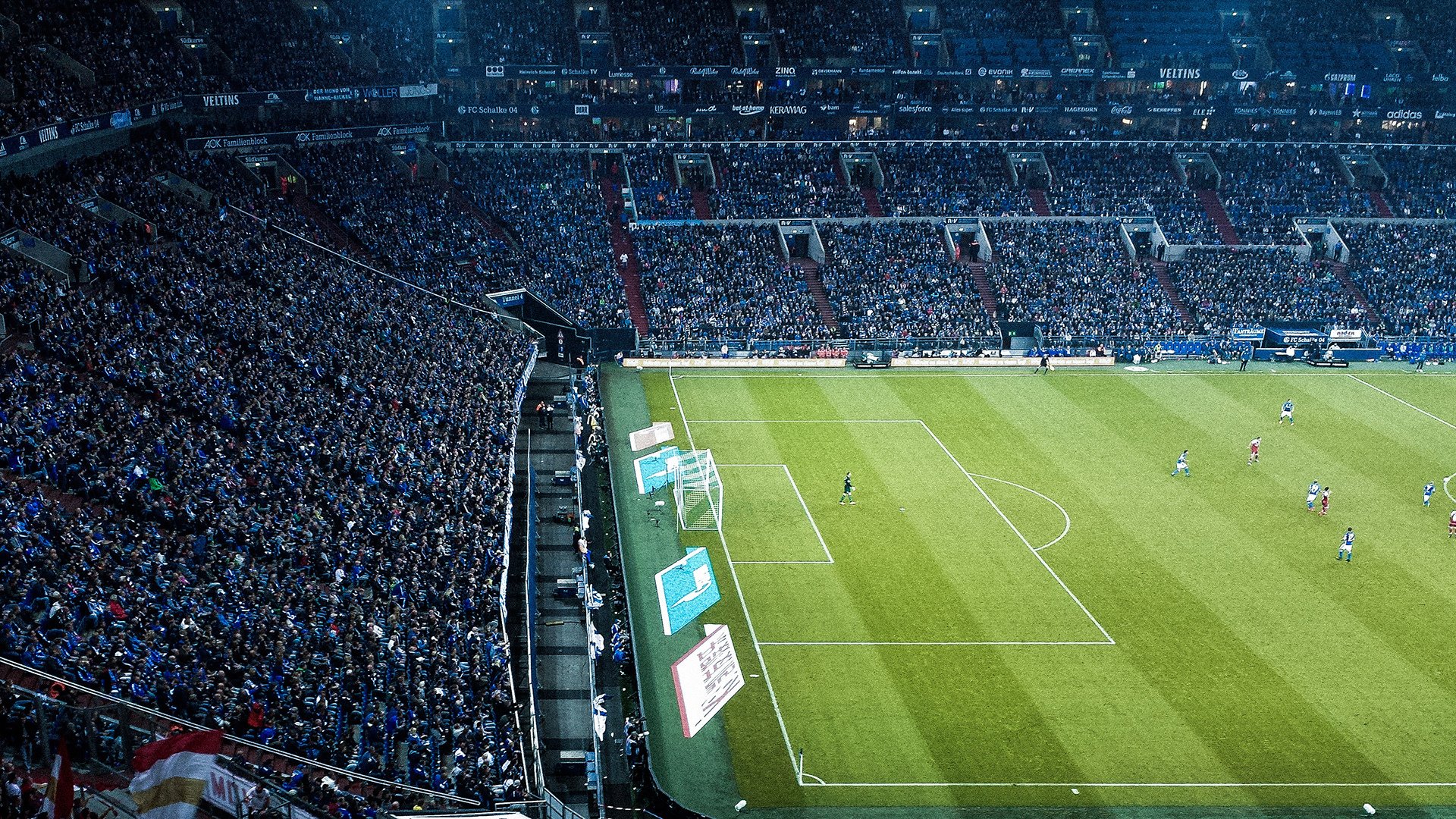 绿茵场上的双重奏，马丁内利刷新纪录之夜，贝蒂斯掀翻喀麦隆的战术风暴