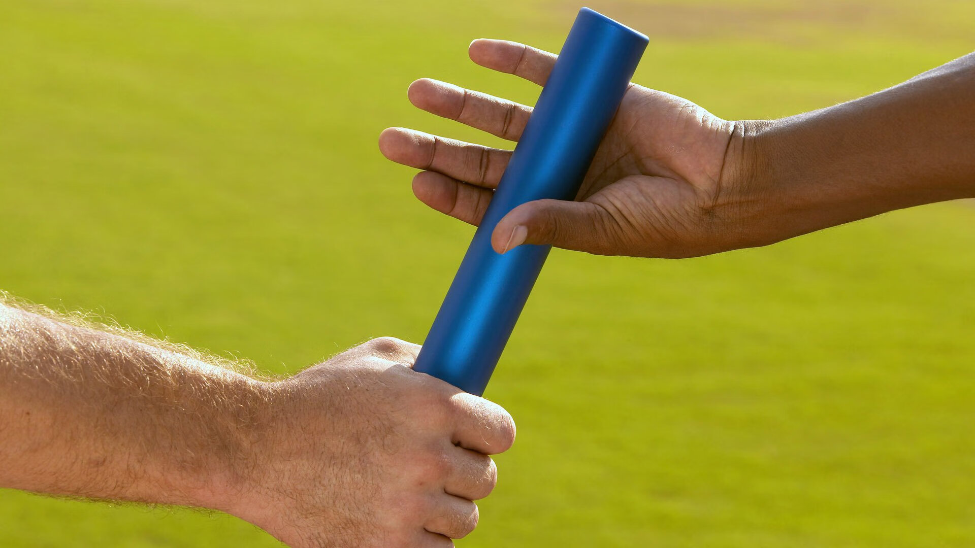 青岛队险胜新疆队，霍勒迪点燃赛场